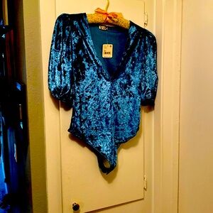 ☘️NWT Free People Teal Velvet Bodysuit☘️